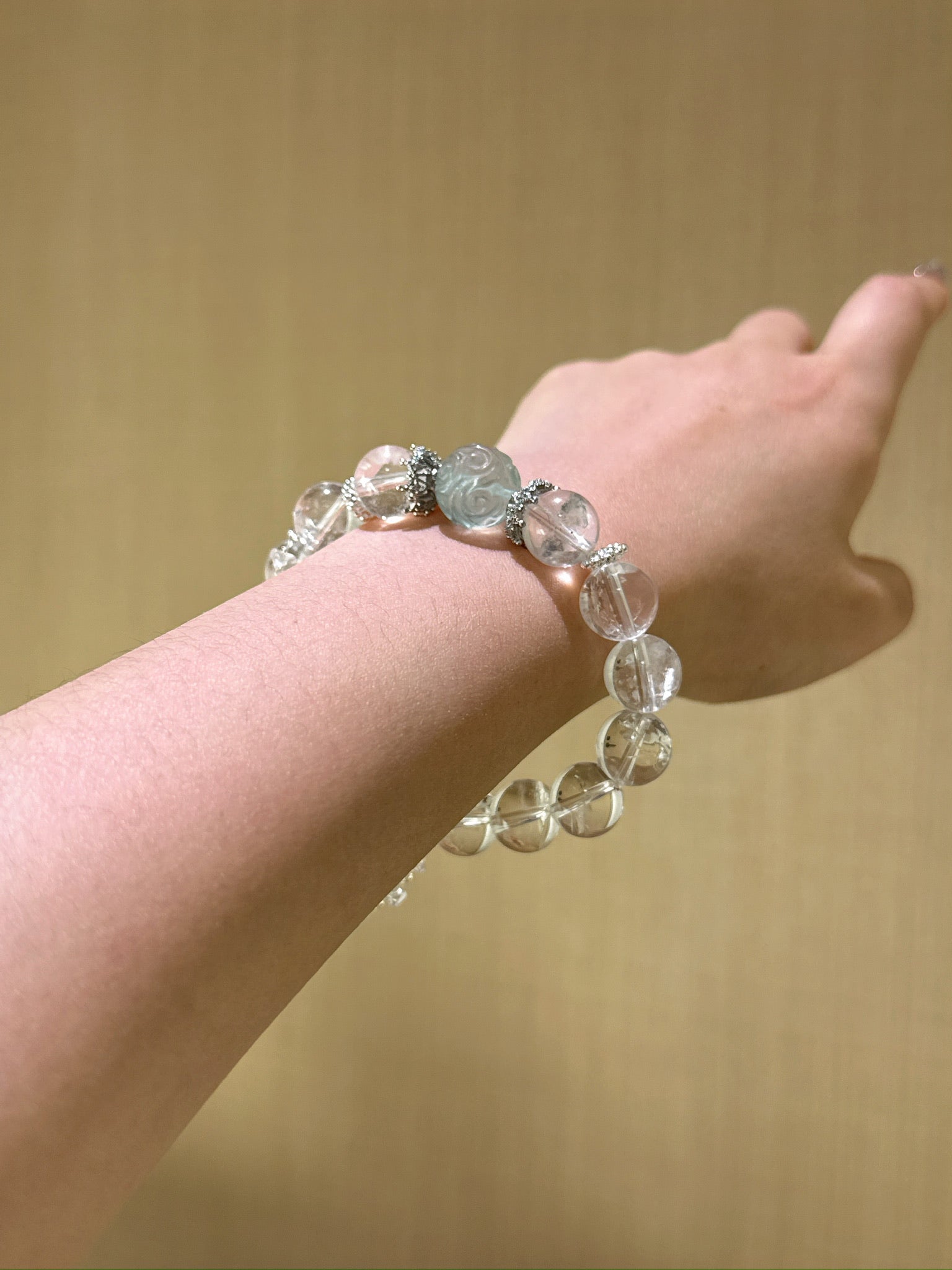 ▫️▪️ White crystal fluorite moire bead bracelet